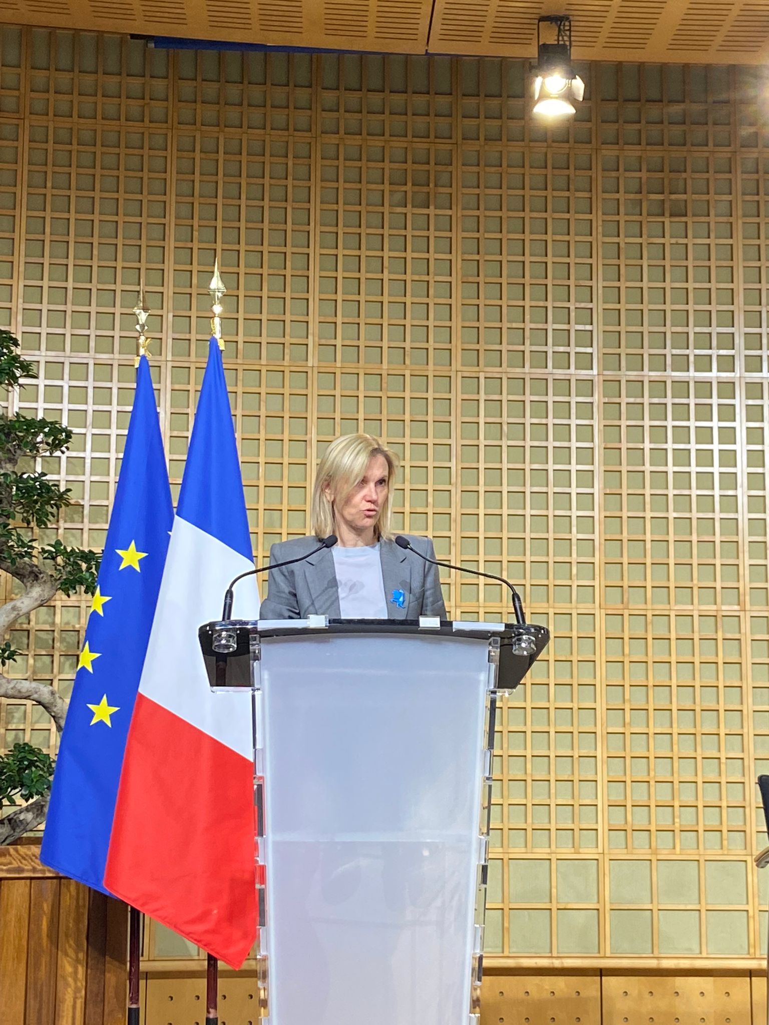 f1dfae7c-0586-4608-bec8-6c4fc6d334ae