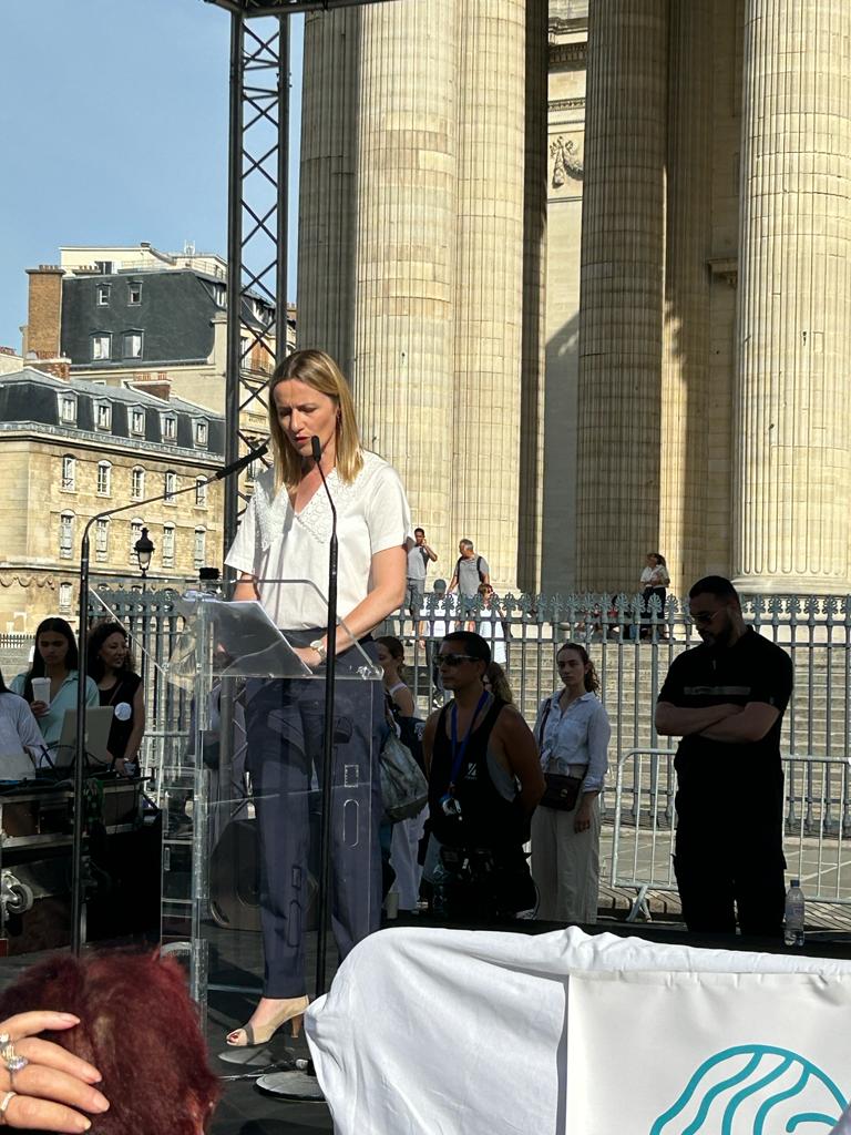 e7e96864-88da-40df-ac2e-a3421d558d33